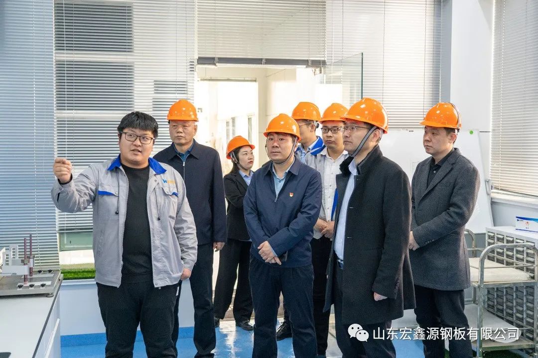 縣委副書記李亞光一行到訪聚氨酯屋面板廠家宏鑫源(圖2)