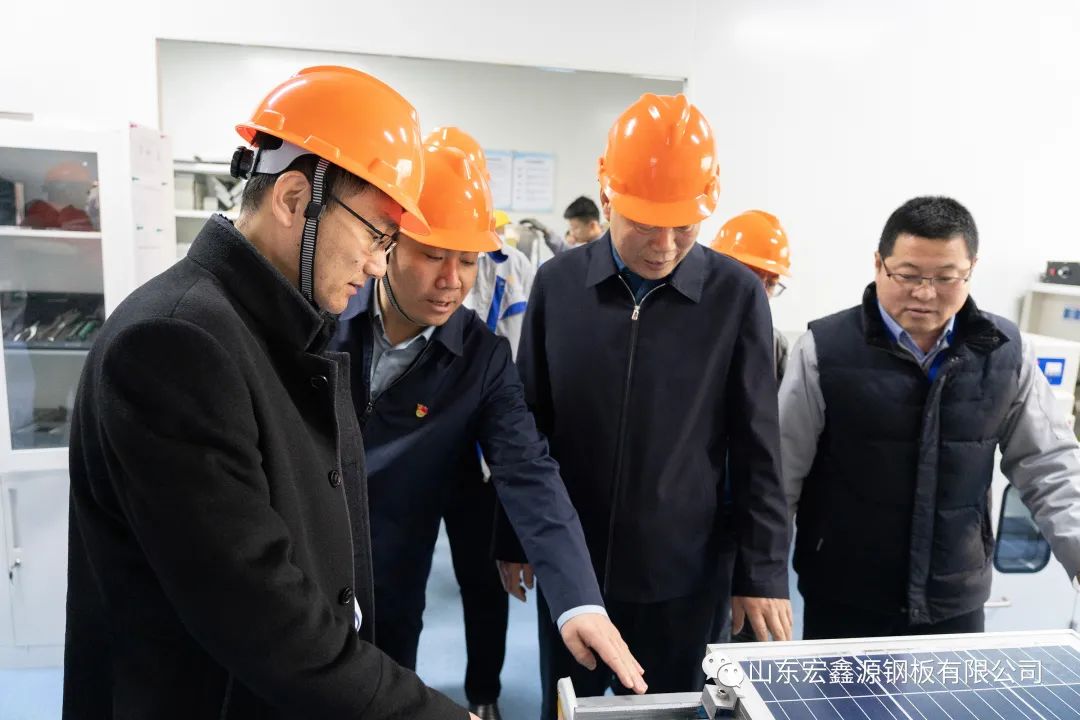 縣委副書記李亞光一行到訪聚氨酯屋面板廠家宏鑫源(圖3)