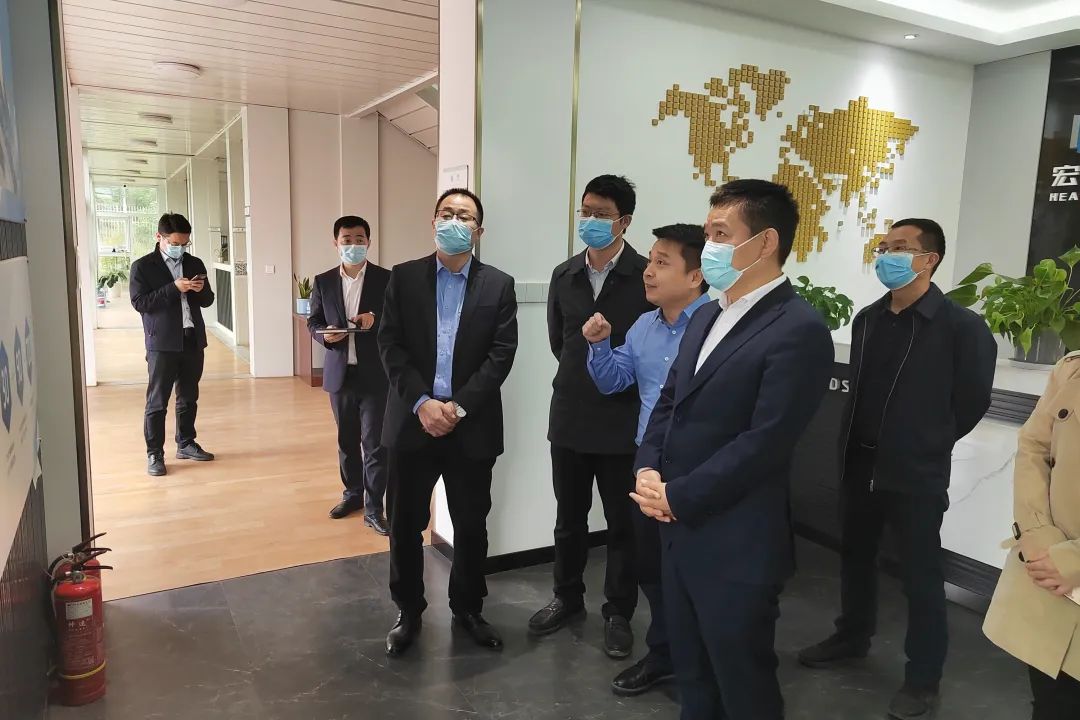 重慶市永川區委常委、副區長宋文到訪聚氨酯板廠家宏鑫源重慶金諾公司調研工作(圖2)