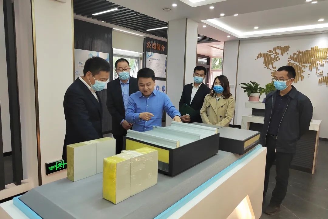 重慶市永川區委常委、副區長宋文到訪聚氨酯板廠家宏鑫源重慶金諾公司調研工作(圖4)